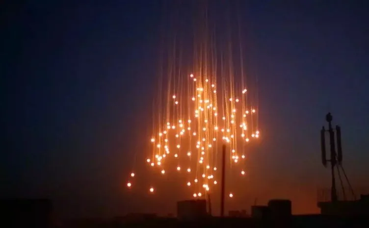 FOSFOR BOMBASI NEDİR? İsrail Gazze’ye karşı kullanıyor! Patlayıcı silah fosfor bombası yasak mı, neden yasak, etkileri nelerdir?