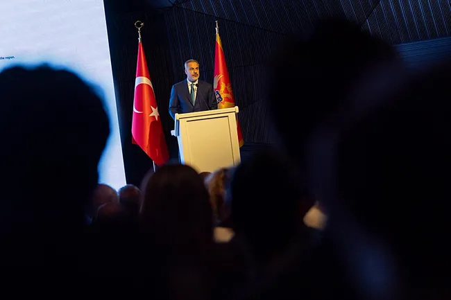 disisleri-bakani-hakan-fidan-elimizi-her-zaman-tasin-altina-koyduk-1757542479475.jpeg Dışişleri Bakanı Hakan Fidan: “Elimizi her zaman taşın altına koyduk”