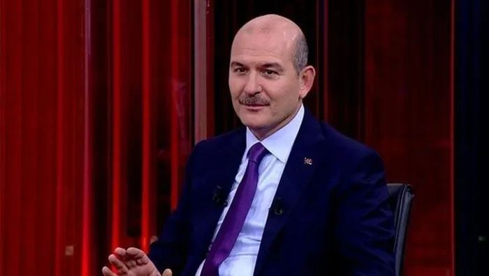 son-dakika-bakan-soyludan-siginmacilar-uzerinden-yapilan-provokasyona-sert-tepki-bunlari-operasyon-cocuklari-p-1651756122608.jpg SON DAKİKA: Bakan Soylu'dan sığınmacılar üzerinden yapılan provokasyona sert tepki!