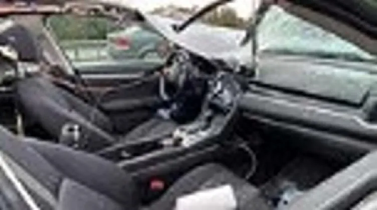 TEM’de feci kaza! Otomobilin tavanı koptu: 3 yaralı!