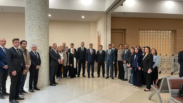 ogretmenini-bicaklayarak-oldurmustu-lise-ogrencisi-3-kez-hakim-karsisina-cikti-durusma-hazirana-ertelendi-1779269499433.jpg