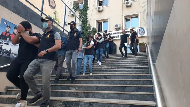 90-milyonluk-vurgunda-dikkat-ceken-detay-paralarla-bakin-ne-yapmislar-1624874131129.jpg İstanbul’da araç satma vaadiyle 90 milyonluk vurgun yapıp Tokat’ta çiftlik kurdular - 4