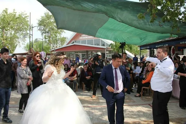 Böyle bir düğün konvoyu görülmedi