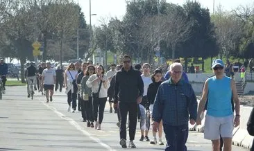 Güneşli havayı fırsat bilen İstanbullular Caddebostan sahiline akın etti