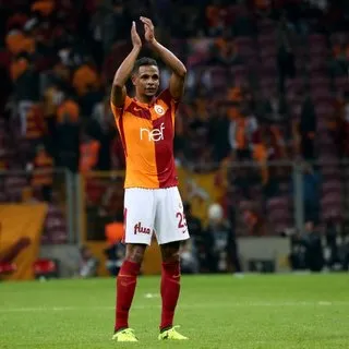 Galatasaray'da Fatih Terim neşteri vuruyor