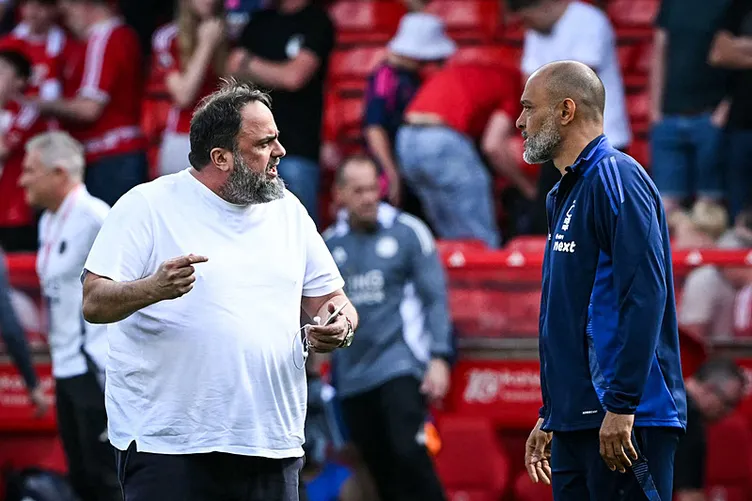 Sahalarda ender görülen olay! Marinakis, sahaya inerek Espirito Santo’yu azarladı