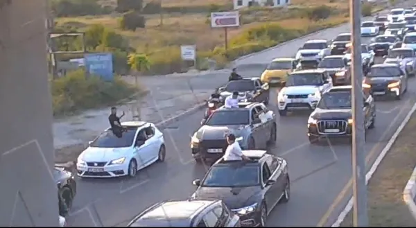 dugun-konvoyunda-yolu-kapattilar-7-surucuye-695-bin-862-lira-ceza-1785513523256.jpg