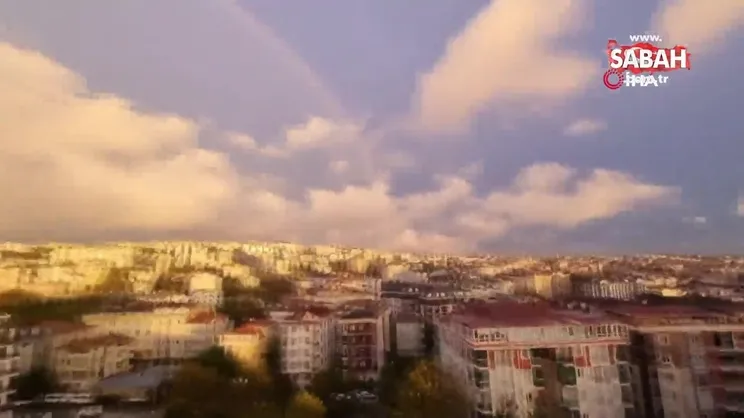 Sağanak yağış sonrası gökkuşağı renkli görüntüler oluşturdu