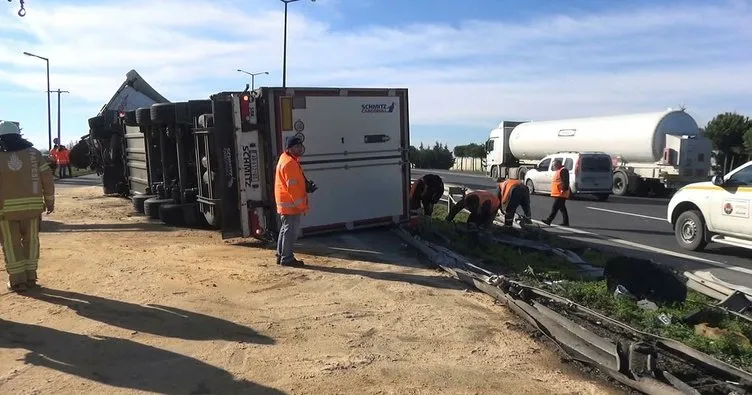 Silivri TEM Otoyolunda TIR devrildi