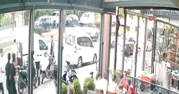 Mersin’de feci kaza kamerada: Fırın çalışanına otomobil çarptı