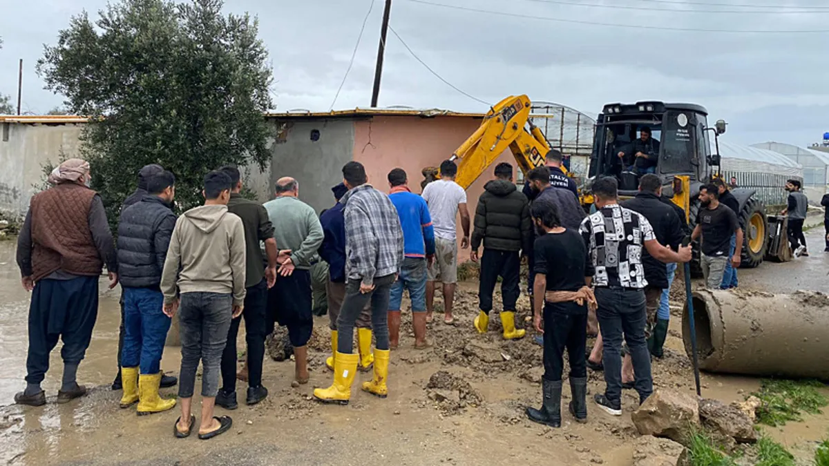 SON DAKİKA… Antalya’da feci olay! Tahliye kanalına düşen 3 yaşındaki Berra hayatını kaybetti! SON DAKİKA… Antalya’da feci olay! Tahliye kanalına düşen 3 yaşındaki Berra hayatını kaybetti!