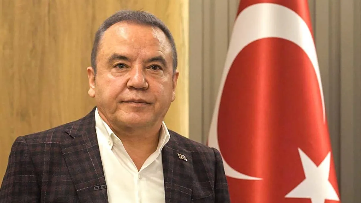 Muhittin Böcek’ten pes dedirten savunma: Lüks saat, eski geline ev, iş insanına tehdit! “Bizde başkasına ödetme olmaz” Muhittin Böcek’ten pes dedirten savunma: Lüks saat, eski geline ev, iş insanına tehdit! “Bizde başkasına ödetme olmaz”