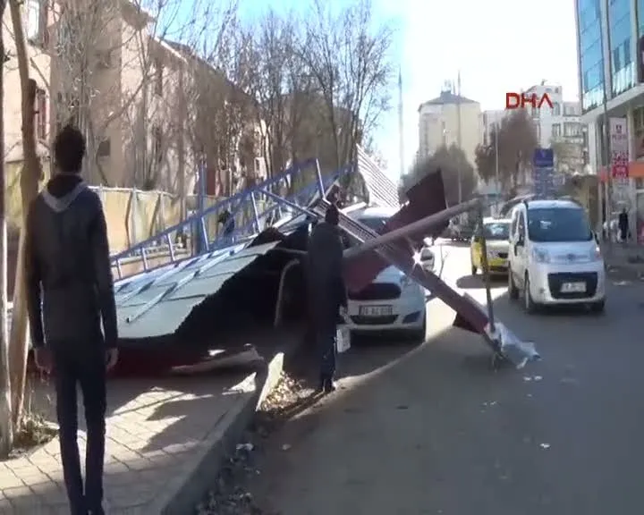 Iğdır'da rüzgar çatı uçurdu, uçak seferleri iptal