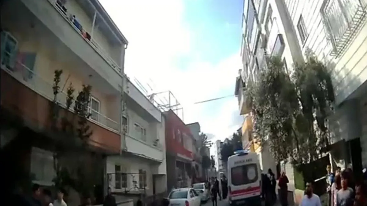 Mersin’de korkutan yangın: 9 kişi tahliye edildi! Mersin’de korkutan yangın: 9 kişi tahliye edildi!