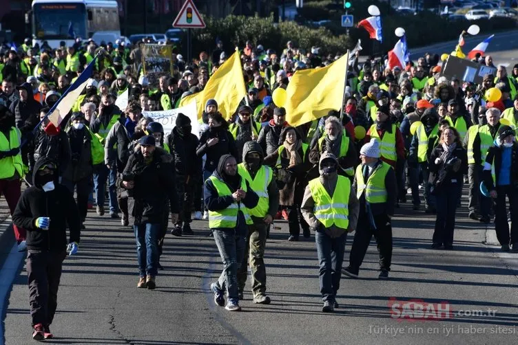 Fransa’da sarı yeleklilerin gösterileri sürüyor