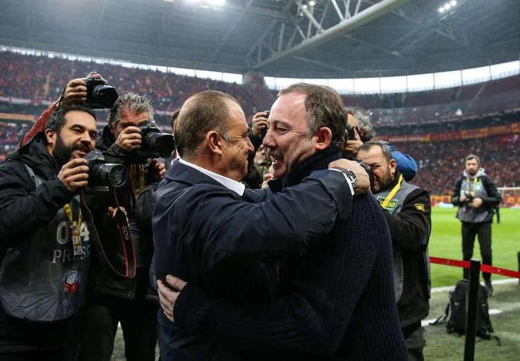 Beşiktaş istiyordu Galatasaray devreye girdi! O golcü...