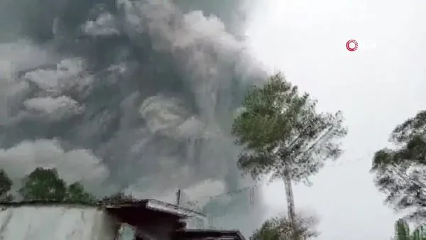 Endonezya'da Semeru Yanardağı'nda patlama