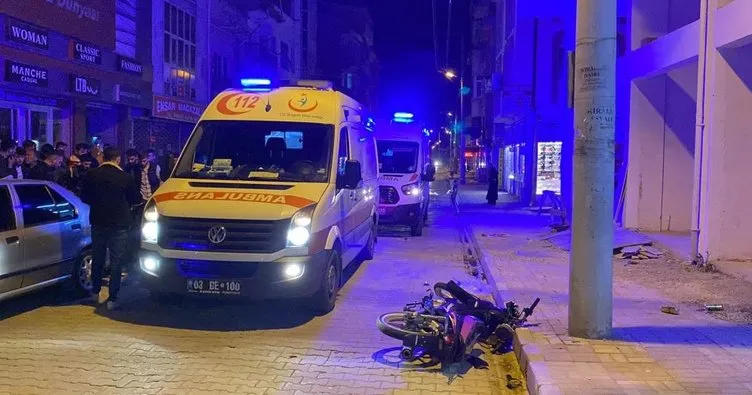 Afyonkarahisar’da iki motosiklet kafa kafaya çarpıştı: 4 yaralı