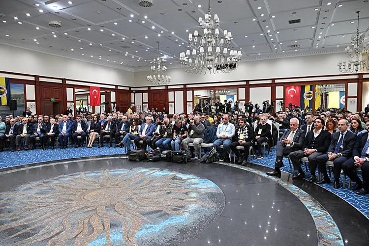 fenerbahcede-2-nisan-seferberligi-yonetim-ne-kararlari-alacak-1711954090097.jpeg