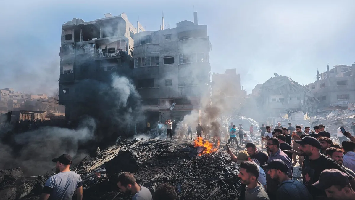 Çeteler Gazze’de evleri yakıyor