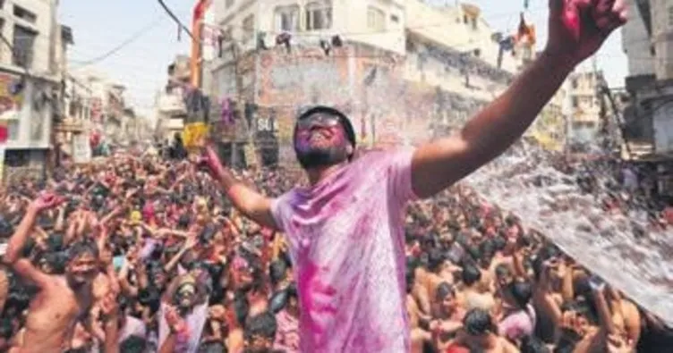 Holi festivalinde ağır bilanço: 41 ölü