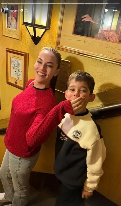 Gezmelere doyamadı! Burak Özçivit’in güzeller güzeli eşi Fahriye Evcen’den Fransa paylaşımları!