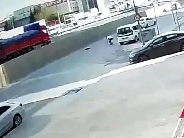 Kaçarken paraları yola saçıldı