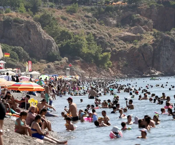 antalyada-en-yogun-temmuz-yasaniyor-1690893582883.jpg