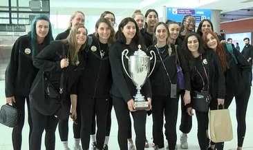 Şampiyon VakıfBank yurda döndü!