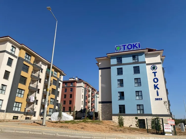 Depremzedeler konutlarına taşınıyor! Bu ev bize umut oldu Devletimiz umutlarımızı yeniden yeşertti