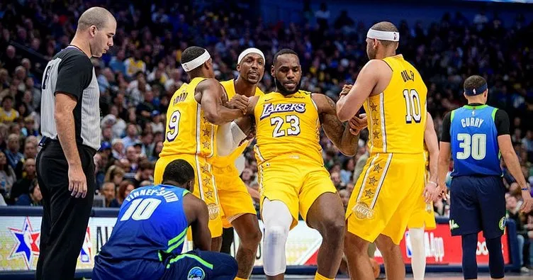 LeBron James’in tarihe geçtiği maçta Lakers Mavericks’i 129-114 yendi