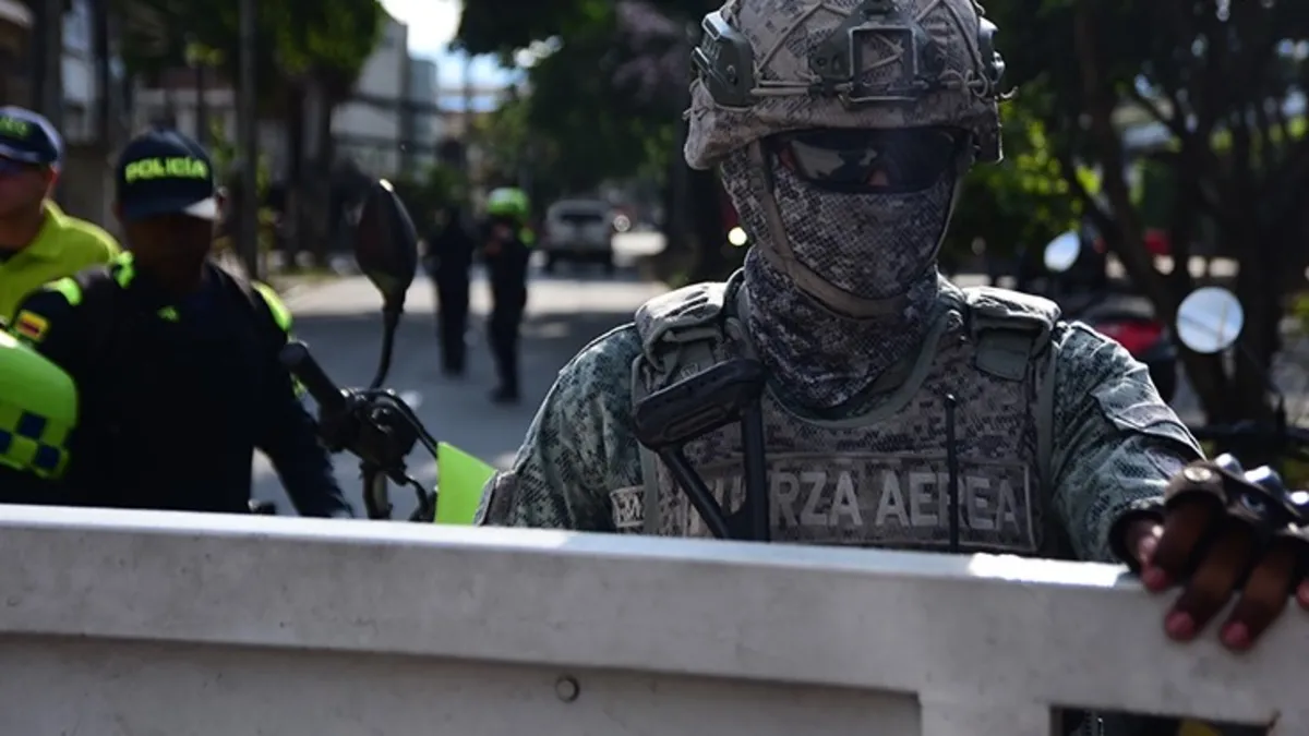 Kolombiya’da askerlere kanlı saldırı: 6 ölü, 31 yaralı Kolombiya’da askerlere kanlı saldırı: 6 ölü, 31 yaralı