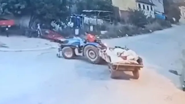 bursada-2-yasindaki-cocuk-traktorun-altinda-kalmisti-dehset-anlarinin-goruntuleri-ortaya-cikti-1756671078580.jpeg