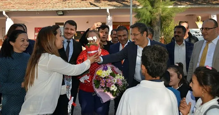 Akdeniz Belediye Başkanı Pamuk, mahalle ziyaretlerini sürdürüyor