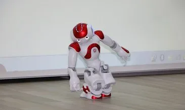 Gösteri yapan insansı robot ’bayıldı’