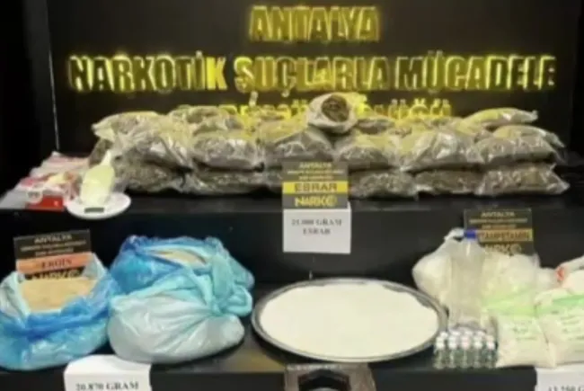 bakan-yerlikaya-narkocelik-25-operasyonlarinda-320-zehir-taciri-yakalandi-1719985339953.jpg