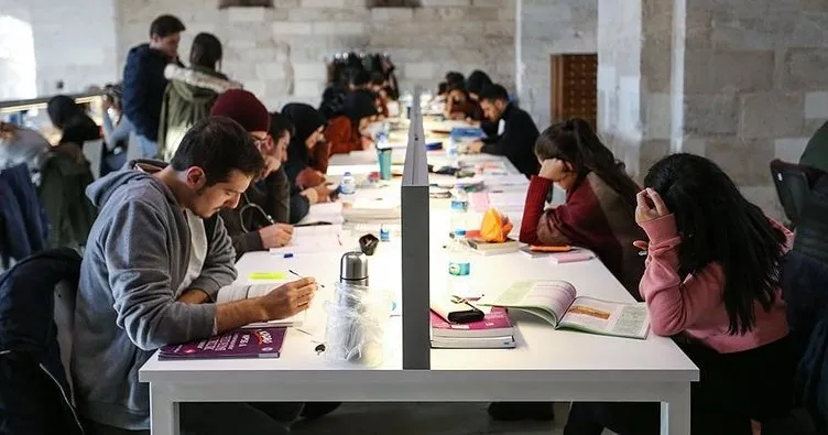 Erciyes Üniversitesi Eğitim Bilimleri Enstitüsü bahar döneminde öğrenci alacak