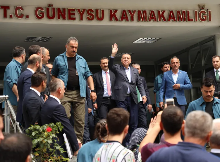 Başkan Erdoğan'a Rize ve Trabzon'da vatandaşlardan yoğun ilgi