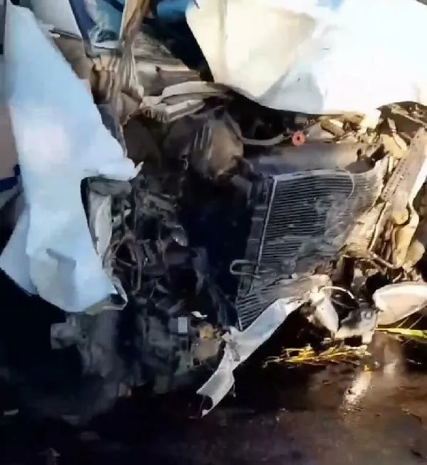 İzmir'de bayram dönüşü feci kaza: 5 ölü, 20 yaralı! Korkunç kazanın görüntüleri ortaya çıktı