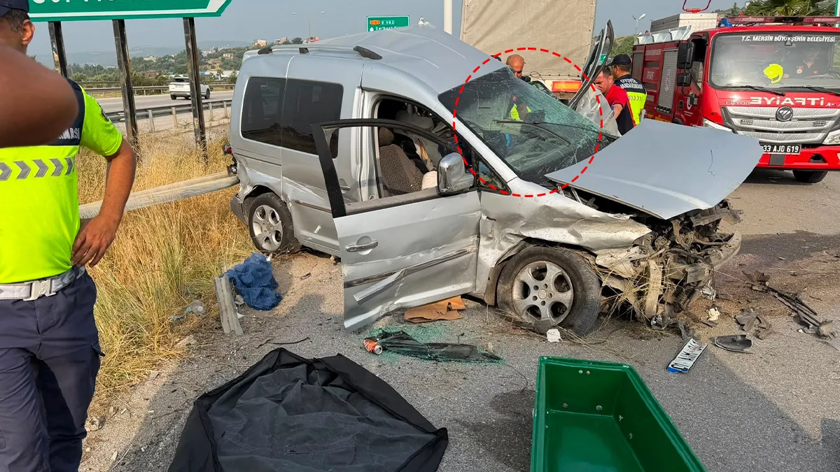 Mersin’de feci kaza! Otomobil tıra ok gibi saplandı: Ölü ve yaralılar var! Mersin’de feci kaza! Otomobil tıra ok gibi saplandı: Ölü ve yaralılar var!