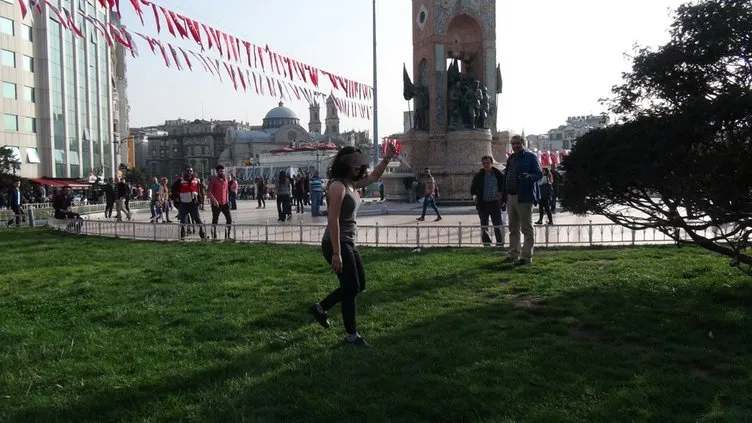 Bıçaklı kız Taksim Meydanı’nı karıştırdı!