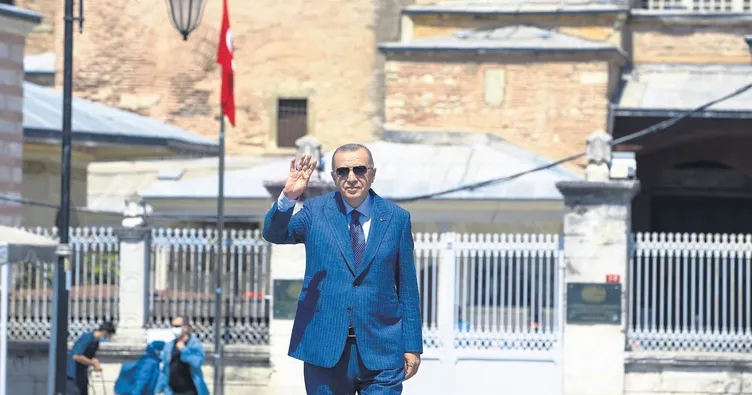 Türkiye dimdik ayakta