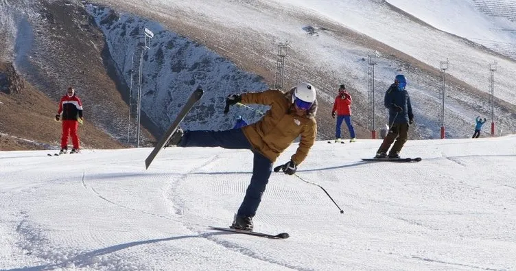 Palandöken’de suni karla kayak keyfi