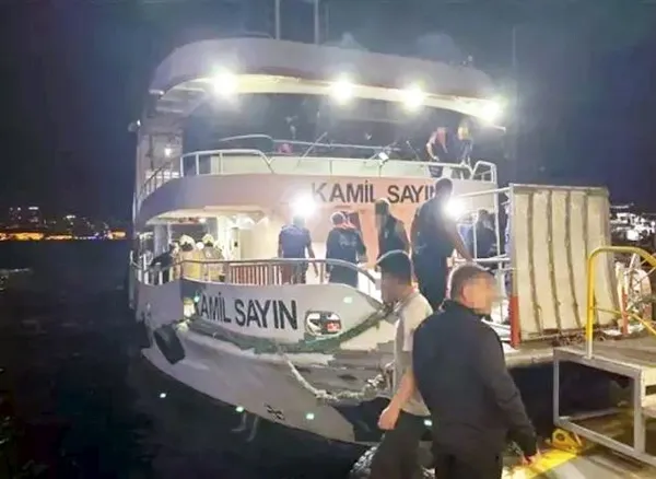 bogazda-kaza-yapan-artvin-isimli-gemi-hasar-tespiti-icin-buyukdere-aciklarina-cekildi-1758378164800.jpg