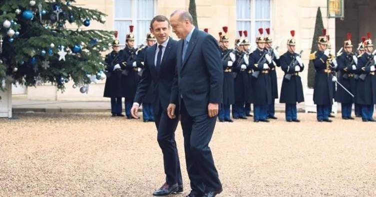 Fransız Le Monde Gazetesi: Macron, Erdoğan’ı kıskanarak iç geçiriyor