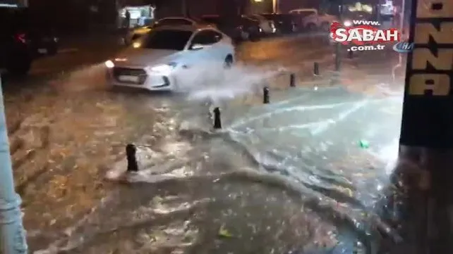 Silivri'de caddeleri sel bastı