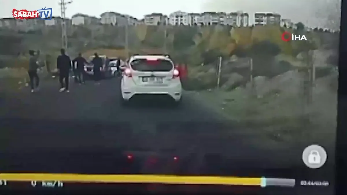 Trafikte kavga çok pahalıya patladı: 2 tutuklama, 1 milyon TL ceza | Video videosunu izle Trafikte kavga çok pahalıya patladı: 2 tutuklama, 1 milyon TL ceza | Video videosunu izle