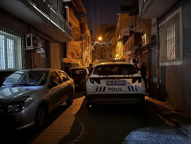 son-dakika-izmir-bornovada-kan-donduran-vahset-70-yasindaki-adam-kanser-hastasi-esini-yatakta-katletti-1760594505542.jpeg