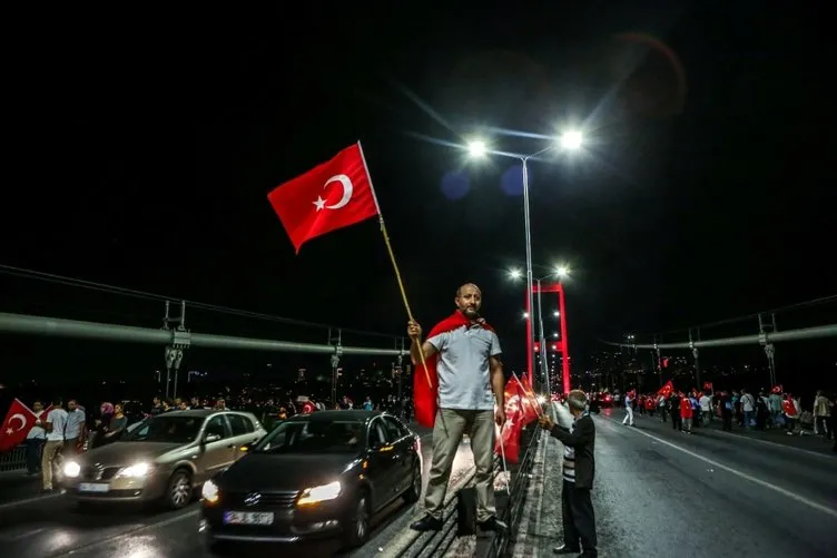 Tam 8 saat 23 dakika! 15 Temmuz Şehitler Köprüsü’nde ölüm pahasına mücadele: İşte unutulmaz anlar...