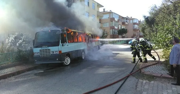 İzmit’te iki minibüs yandı